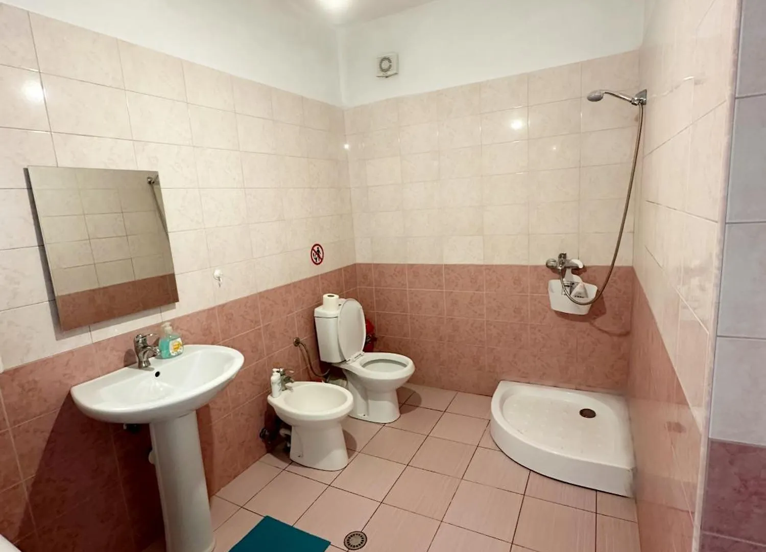 Easy Stay Kashari 0*,  Albania
